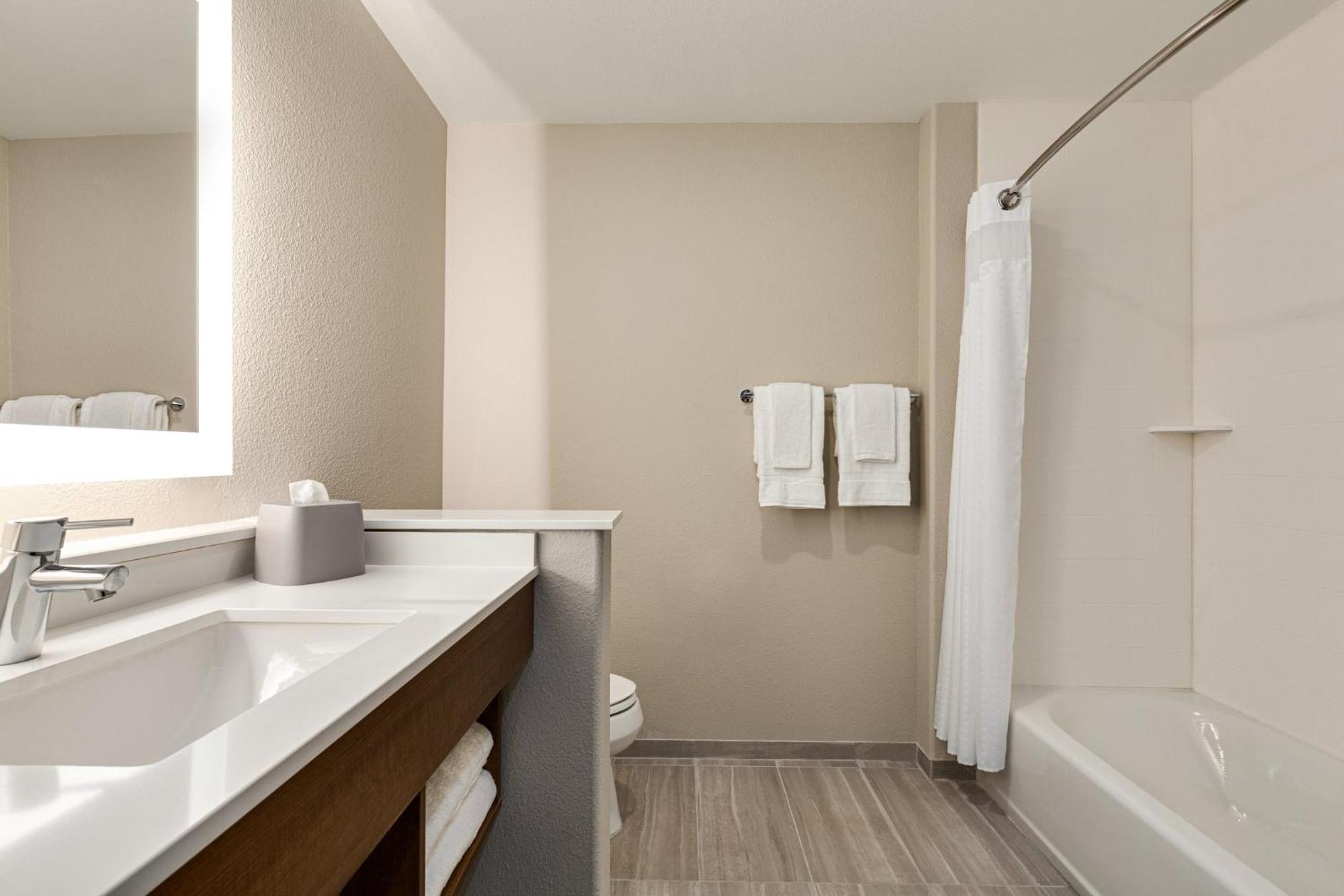 Holiday Inn Express & Suites Hayward - Castro Valley By Ihg Exterior photo